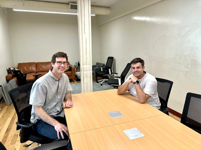 David F. Carreño y Richard G. Cowden trabajando en Harvard University