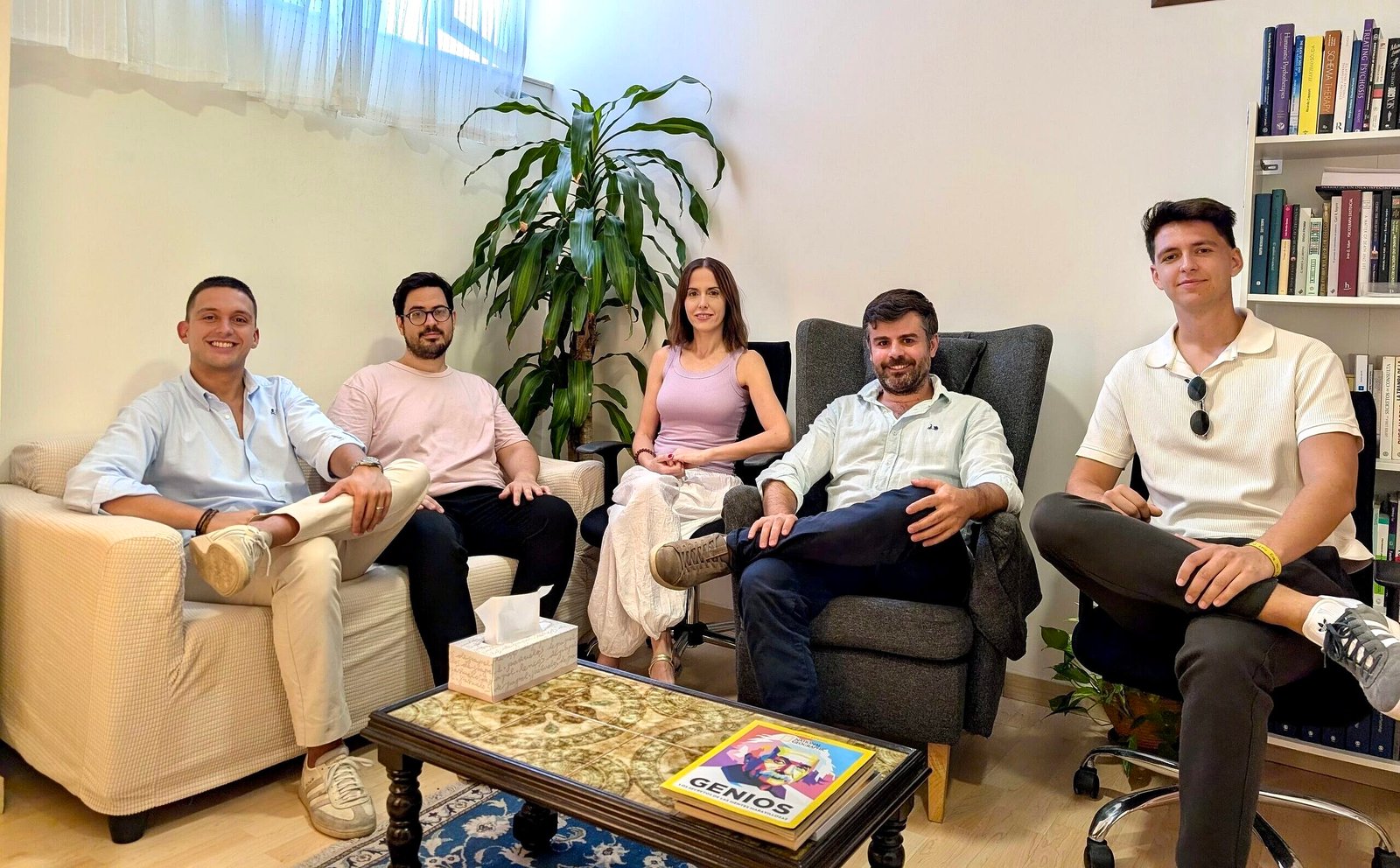 Grupo Proyecto Psicología Existencial Positiva. De derecha a izquierda, Javier Esteso, Dr. David F. Carreño, Dra. Nikolett Eisenbeck, Miguel Romero y Eduardo Gámez. Grupo Proyecto Psicología Existencial Positiva. De derecha a izquierda, Javier Esteso, Dr. David F. Carreño, Dra. Nikolett Eisenbeck, Miguel Romero y Eduardo Gámez.